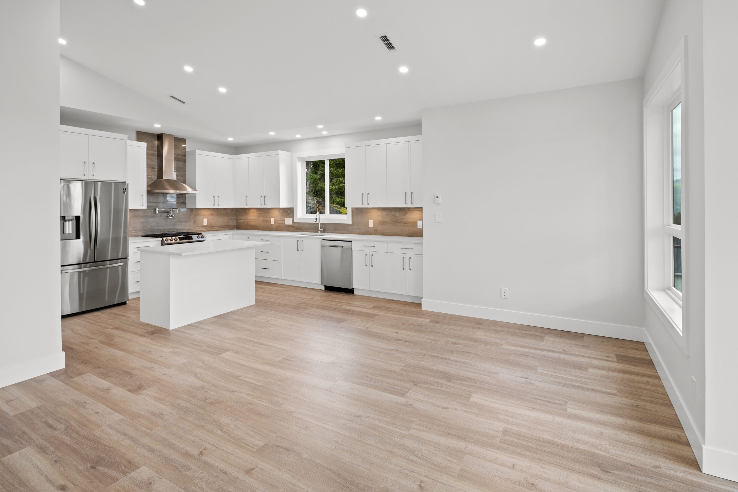 7009-clarksonpl-diningkitchen