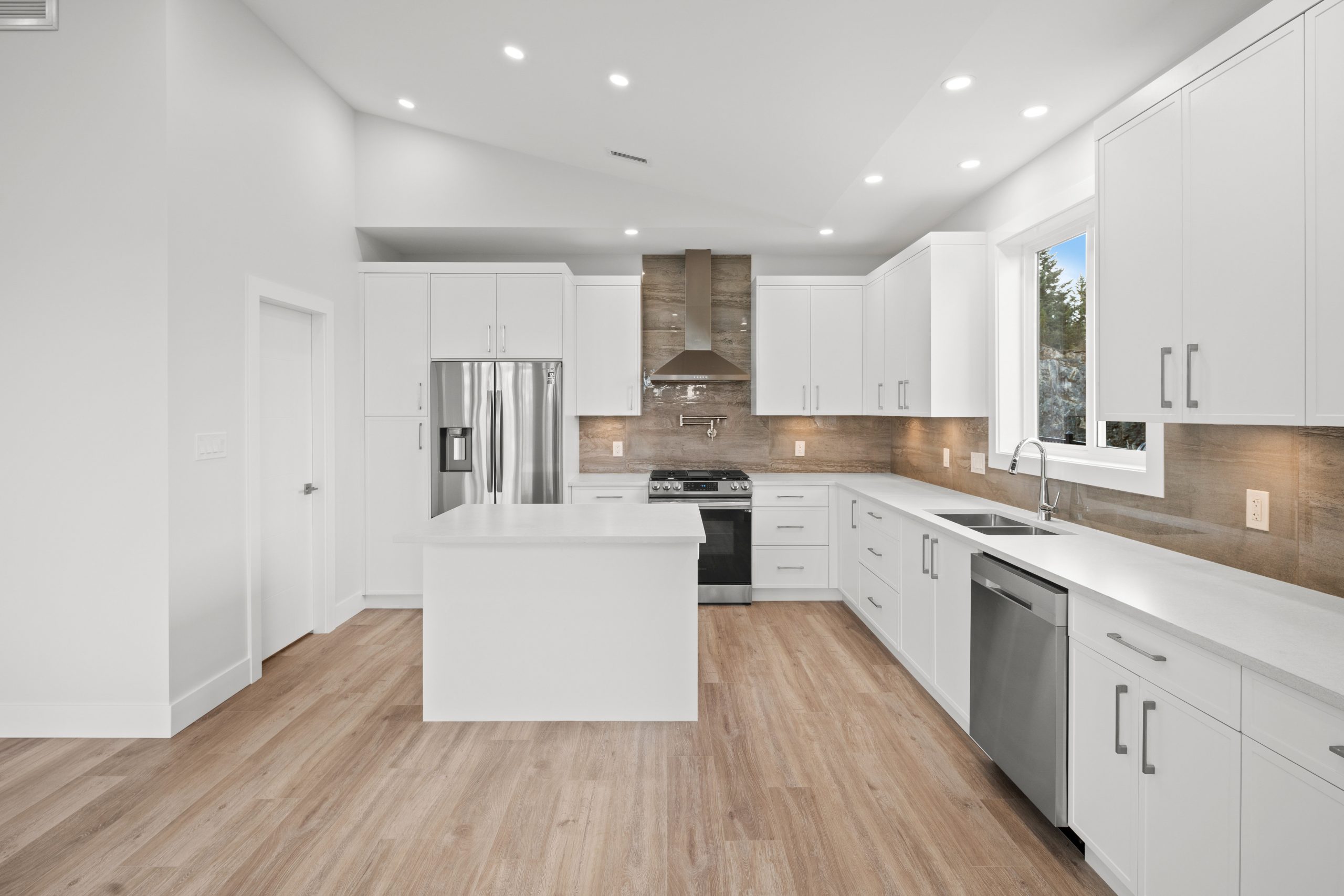 7009-clarksonpl-kitchen