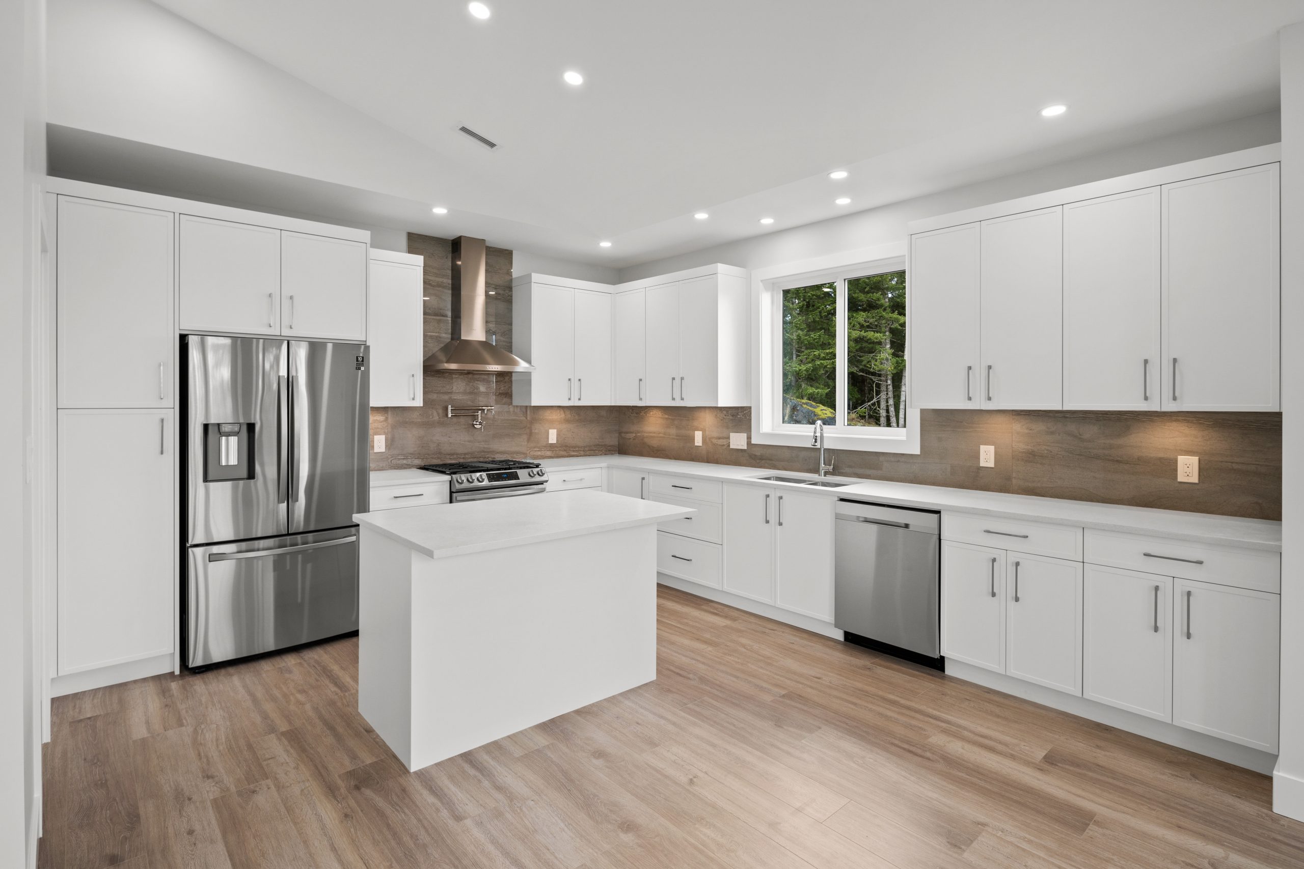 7009-clarksonpl-kitchen2