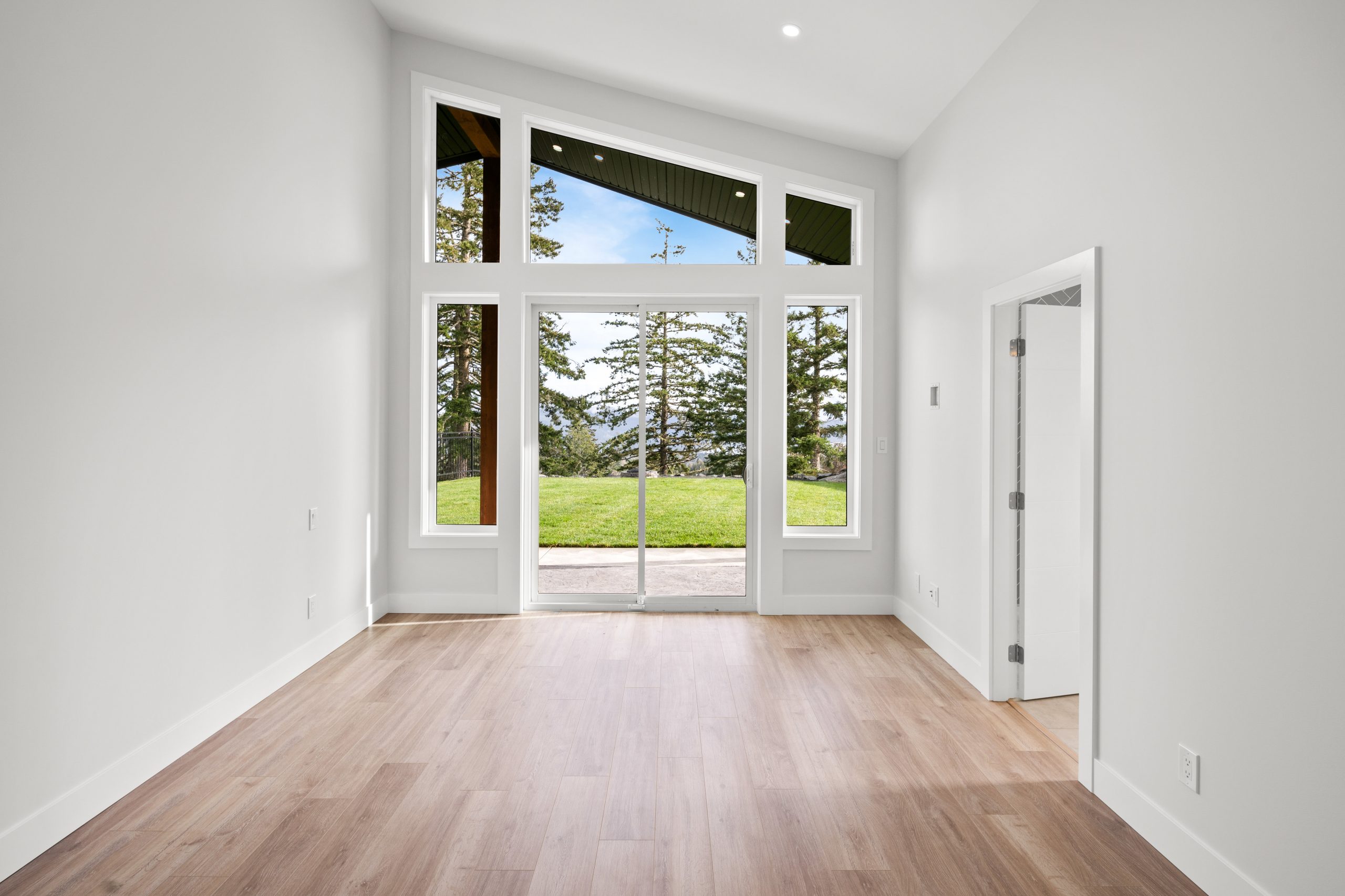 7009-clarksonpl-masterbedroom1