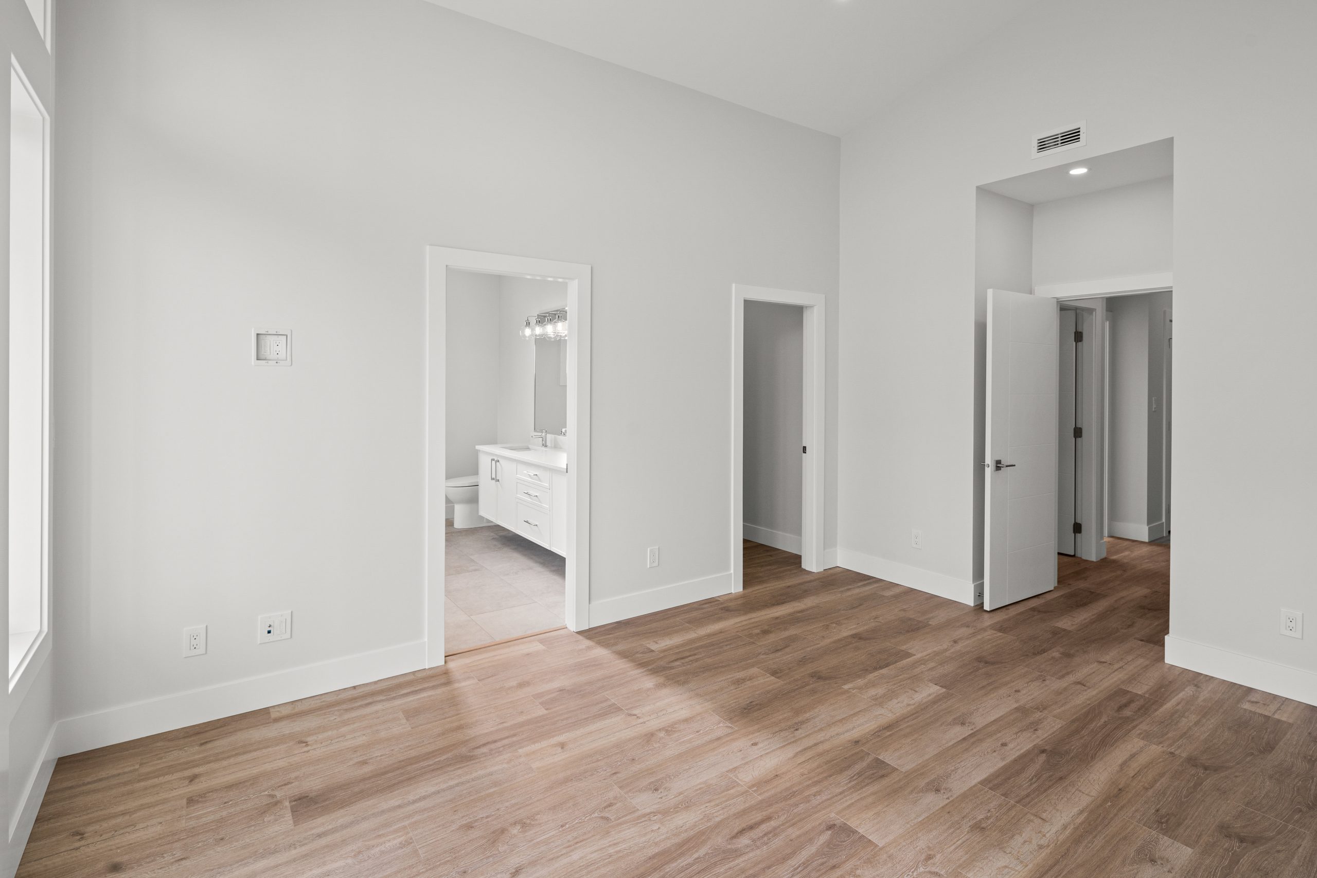 7009-clarksonpl-masterbedroom2